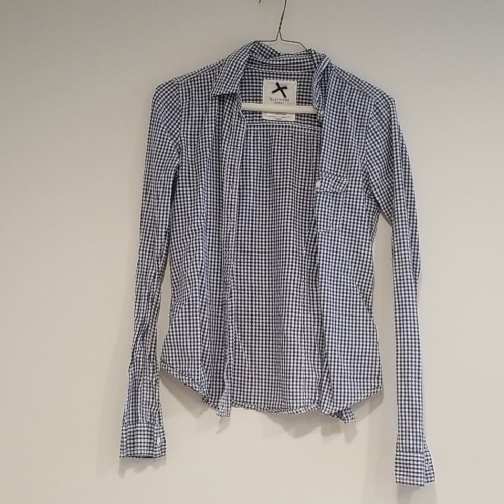 🎁 Gilly Hicks Button Up